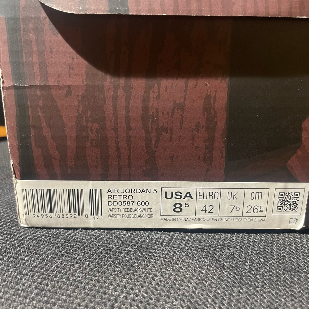 Air Jordan 5 Raging Bull (2021) - Picture 12 of 16